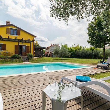 Villa Nada Buje Exterior foto